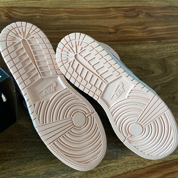 🦖SOLD!🦖Nike Jordan 1 Mid “Crimson Tint” 5.5y Artic Orange sneakers Unisex - Picture 14 of 16